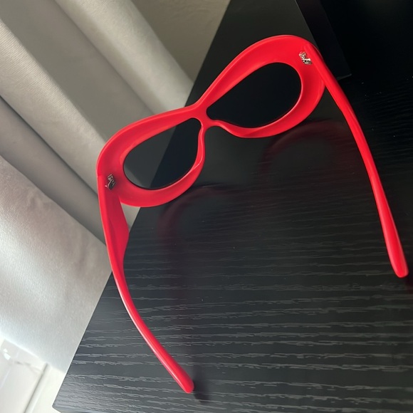Bright red sunglasses (never worn) - Picture 4 of 5